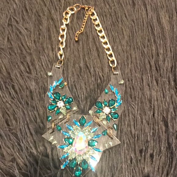 Jewelry - Beautiful gold necklace